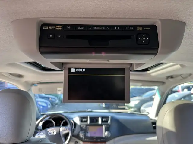 2012 Toyota Highlander Limited in Cars & Trucks in Mississauga / Peel Region - Image 18
