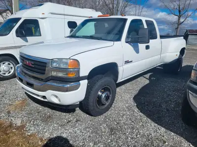 Very Unique Western 2003 GMC K3500 dually, LB7 and 6spd manual transmission, 4WD! Truck has had fram...