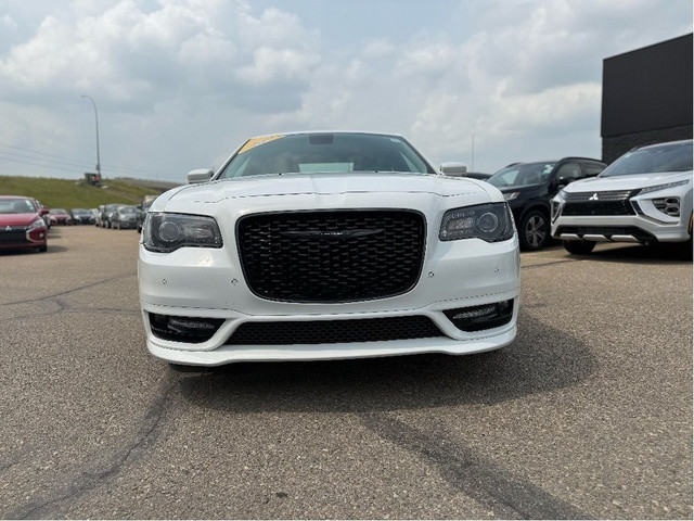 2022 Chrysler 300 300 Touring L RWD in Cars & Trucks in Calgary - Image 2