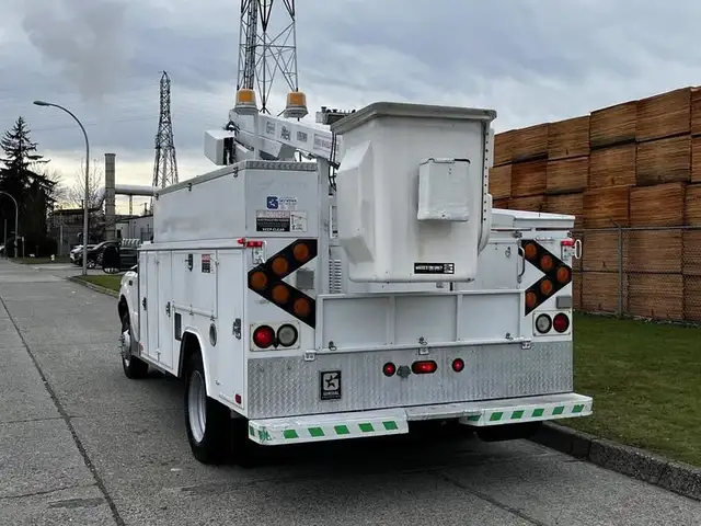 2001 ford F-450 SD Altec Service Truck Bucket Truck 2WD in Heavy Trucks in Richmond - Image 9