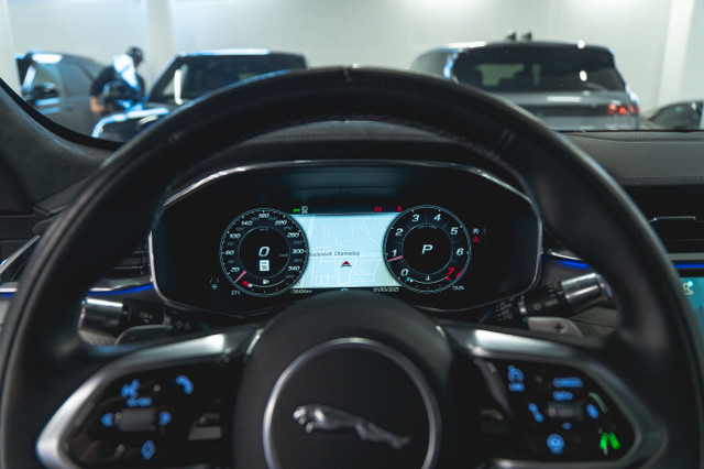 2022 Jaguar F-PACE P550 SVR *ULTRA BLUE, ADAPT CRUISE, BLACK PAC in Cars & Trucks in Laval / North Shore - Image 4