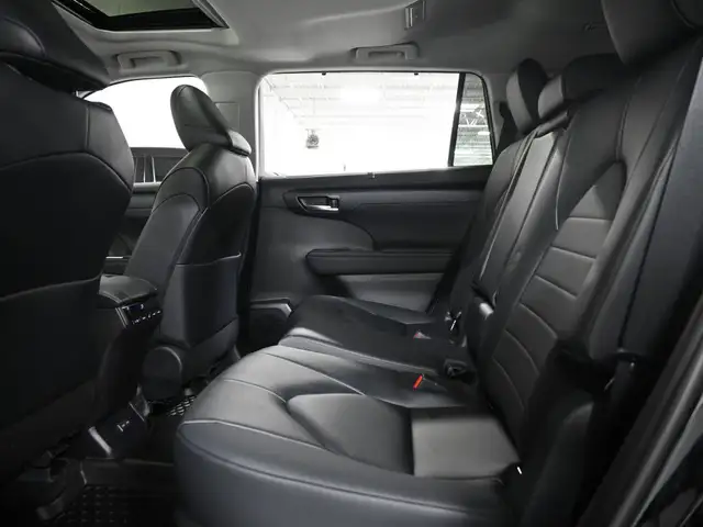 2025 Toyota Highlander XLE No Accident Leather Sunroof Heated Se in Cars & Trucks in Mississauga / Peel Region - Image 26