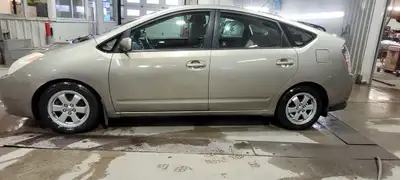 Membre de la corporation des concessionnaires d'automobiles de Montréal 2005 TOYOTA PRIUS GROUPE ÉLE...