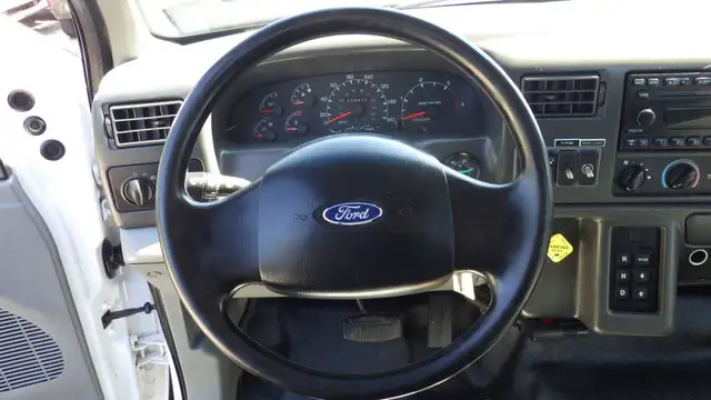 2006 Ford F650 16 Foot Flat Deck in Cars & Trucks in Delta/Surrey/Langley - Image 40