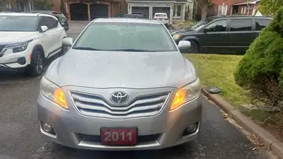 2011 TOYOTA CAMRY XLE, 4 DOOR SEDAN, AUTO TOP OF THE LINE, CLEAN CARFAX, 2 PREVIOUS OWNERS, VERY WEL...