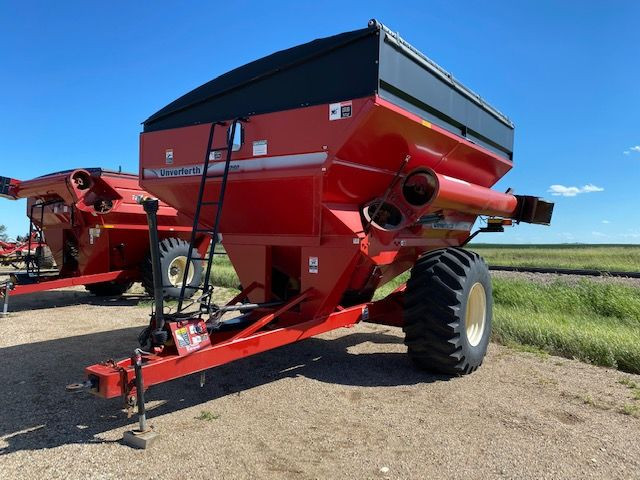 2007 Unverferth 8250 Grain Cart  in Farming Equipment in Moose Jaw