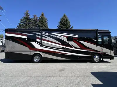 This 2023 Kountry Star 3717 Motorhome Your Ultimate Home on Wheels! Experience the pinnacle of luxur...