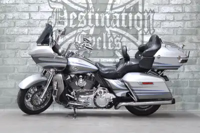 2016 Harley-Davidson CVO Road Glide Ultra for sale! The CVO's come with all the bells and whistles r...