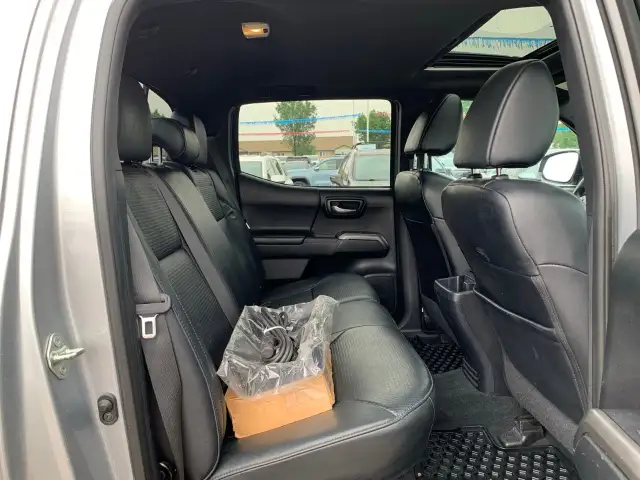 2018 Toyota Tacoma dans Autos et camions dans Medicine Hat - Image 25