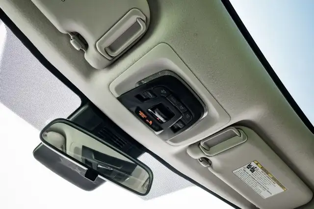 2024 Toyota Corolla LE - Heated Seats - Apple CarPlay dans Autos et camions dans Ottawa - Image 26