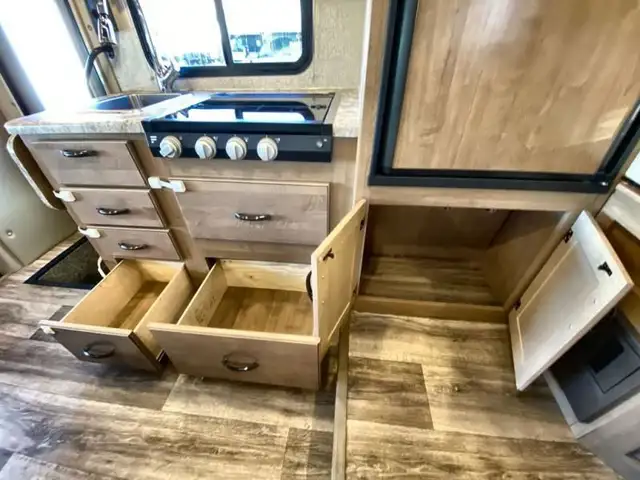 2020 Thor Motor Coach Chateau 22E in RVs & Motorhomes in Abbotsford - Image 16