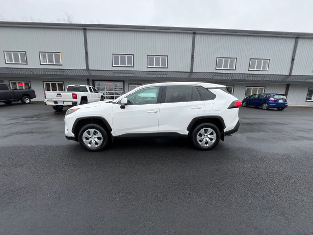 2020 Toyota RAV4 LE PRICED TO MOVE! BACKUP CAM! CALL NOW! in Cars & Trucks in Annapolis Valley