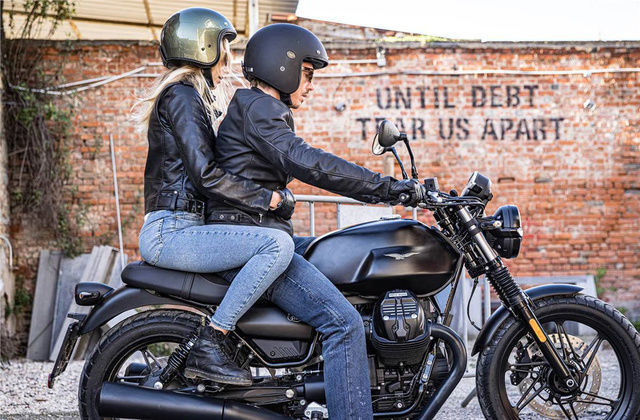 2023 Moto Guzzi V7 STONE in Street, Cruisers & Choppers in Delta/Surrey/Langley - Image 2