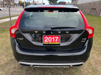 2017 VOLVO V60 T5 AWD CROSS COUNTRY. PREMIER PLUS EDITION. 2.0 L BLACK ON BLACK INTERIOR. NAVIGATION... (image 5)