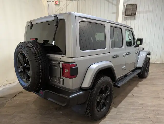 2021 Jeep Wrangler Unlimited Sahara in Cars & Trucks in Calgary - Image 8