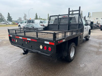 2007 Chevrolet Silverado 3500 Flat Deck 6.0L V8 Gas 220,280 KM 4X4 8FT 8" Bed Power Locks, Factory F... (image 4)