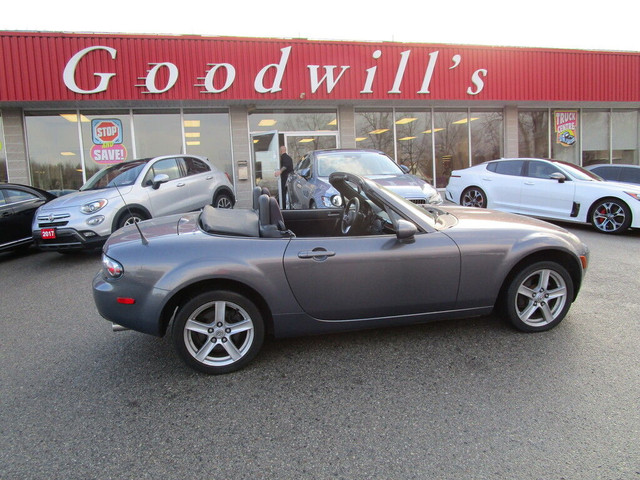  2006 Mazda MX-5 GX! CONVERTIBLE! AUTOMATIC! in Cars & Trucks in London - Image 2