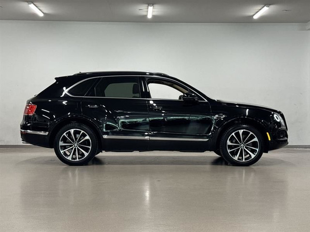 2019 Bentley Bentayga V8 in Cars & Trucks in City of Montréal - Image 3