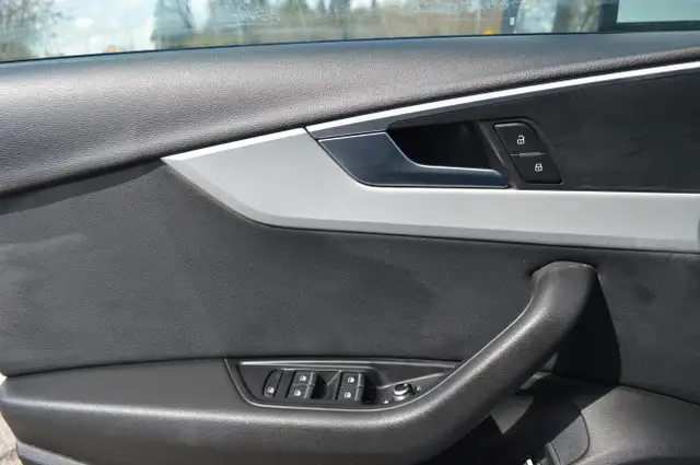 2017 Audi A4 4dr Sdn Auto Komfort quattro in Cars & Trucks in Markham / York Region - Image 27