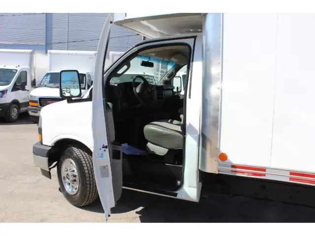 2019 GMC Savana CUBE 14 PIEDS + DECK ROUE SIMPLE 6.0 LITRES GARA in Cars & Trucks in Laval / North Shore - Image 18