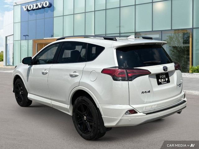 2018 Toyota RAV4 Limited Clean CARFAX | Local | BackUp Cam in Cars & Trucks in Winnipeg - Image 4
