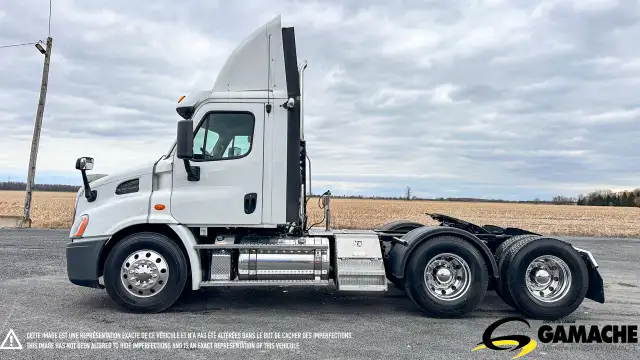 2015 FREIGHTLINER CASCADIA DAY CAB in Heavy Trucks in Chilliwack - Image 18