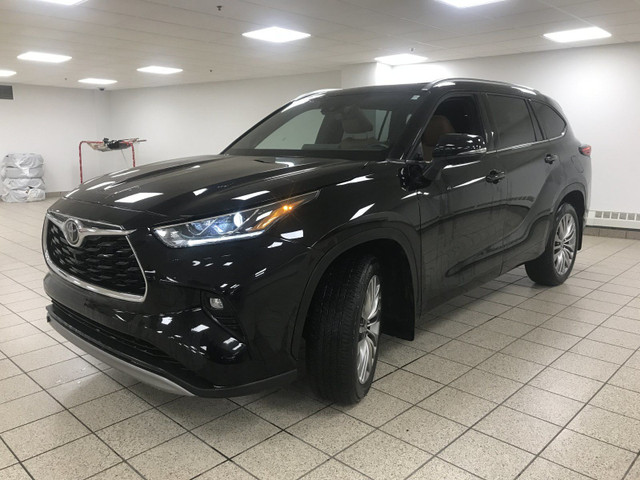2022 Toyota Highlander LIMITED in Cars & Trucks in Calgary - Image 2