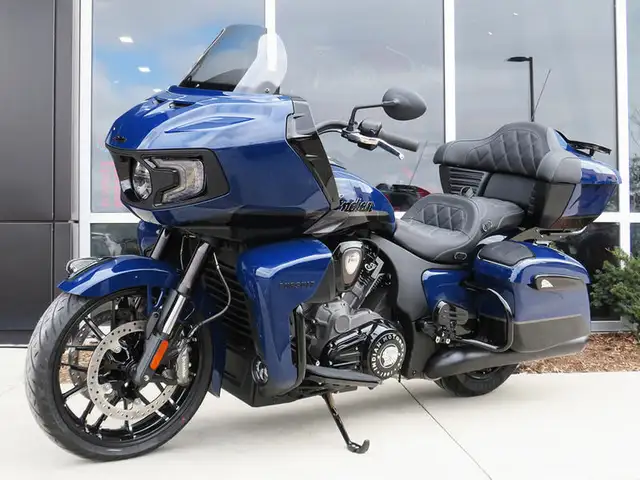 2024 Indian Motorcycle Pursuit Dark Horse with PowerBand Audio P in Street, Cruisers & Choppers in Cambridge - Image 3