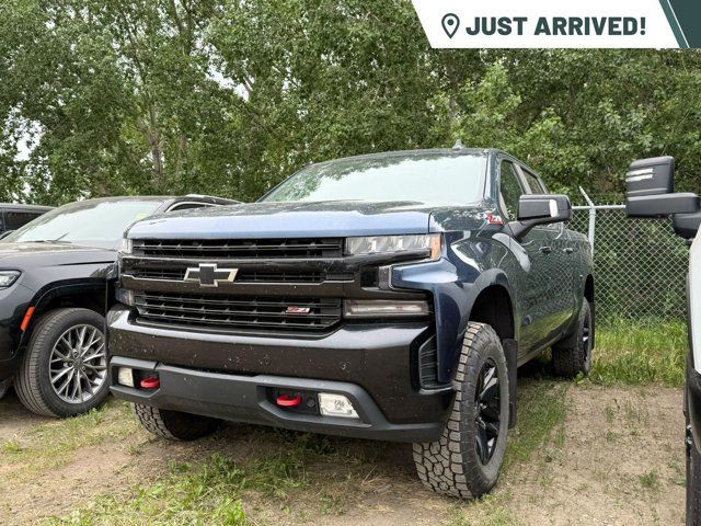 2019 Chevrolet Silverado 1500 LT Trail Boss 4WD Crew Cab in Cars & Trucks in Strathcona County