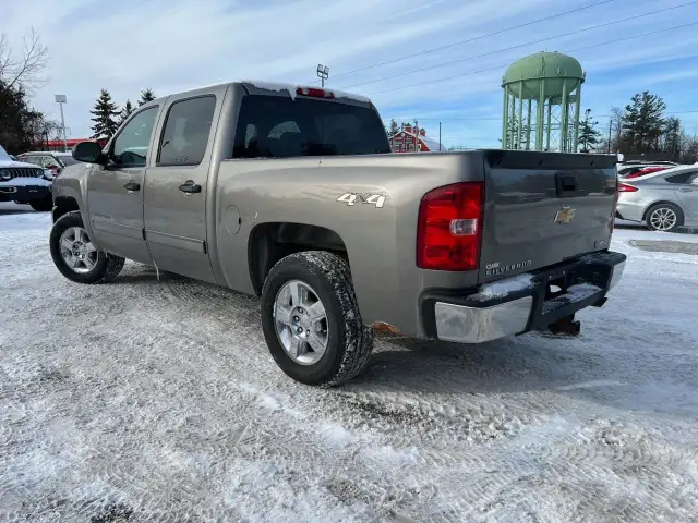 2013 Chevrolet Silverado 1500 Hybrid in Cars & Trucks in Ottawa - Image 4