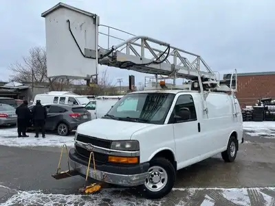 1 OWNER VAN FROM BELL CANADA!! 4.8L V8!! **TELELIFT CRANE** SIGNAL BOARD!! POWER INVERTOR! SHELVES!!...