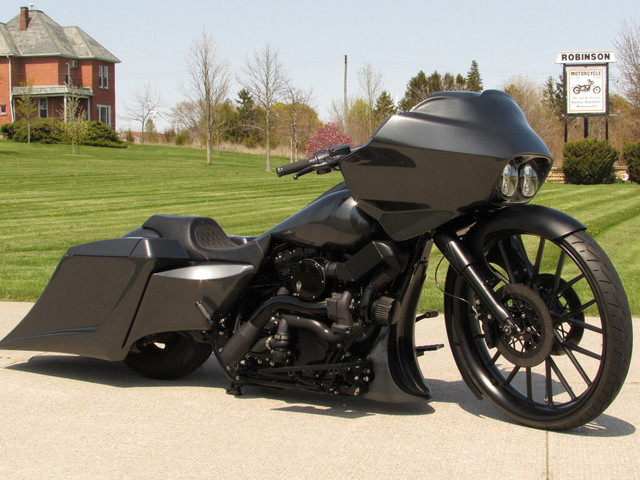  2013 Harley-Davidson FLTRX Road Glide Custom Big Wheel Bagger T in Touring in Leamington - Image 4