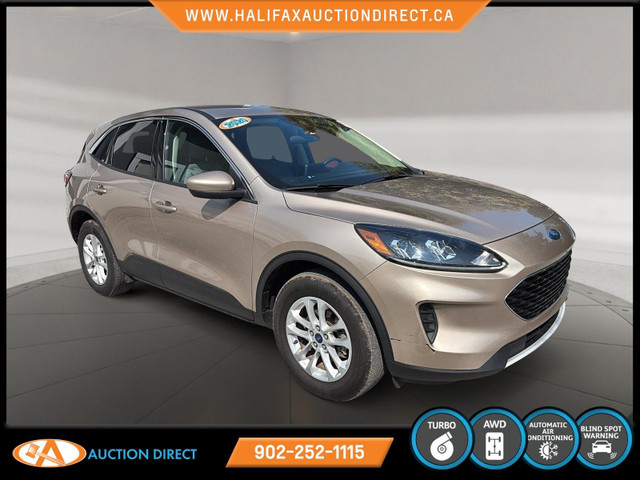 2020 Ford Escape SE 4x4! BACK UP CAMERA! LOW KMS! in Cars & Trucks in Bedford - Image 3