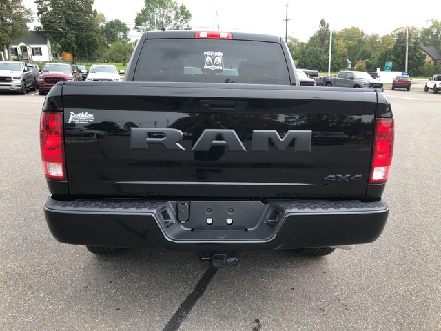 2023 Ram 1500 Classic EXPRESS dans Autos et camions  à Bedford - Image 4