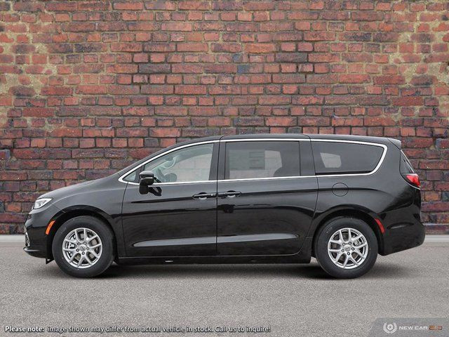  2024 Chrysler Pacifica Touring in Cars & Trucks in Dartmouth - Image 3