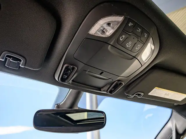 2025 Chrysler Pacifica Select in Cars & Trucks in Barrie - Image 37