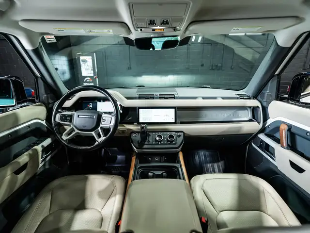 2023 Land Rover Defender 110 SE/PANO/360 CAM/MERIDIAN/CARPLAY/CL in Cars & Trucks in Mississauga / Peel Region - Image 14