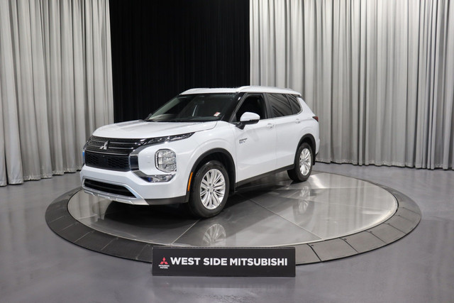 2025 Mitsubishi Outlander PHEV SE in Cars & Trucks in Edmonton - Image 3