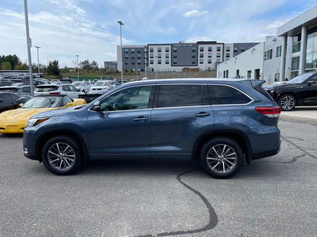 2017 Toyota Highlander in Cars & Trucks in Oakville / Halton Region - Image 2