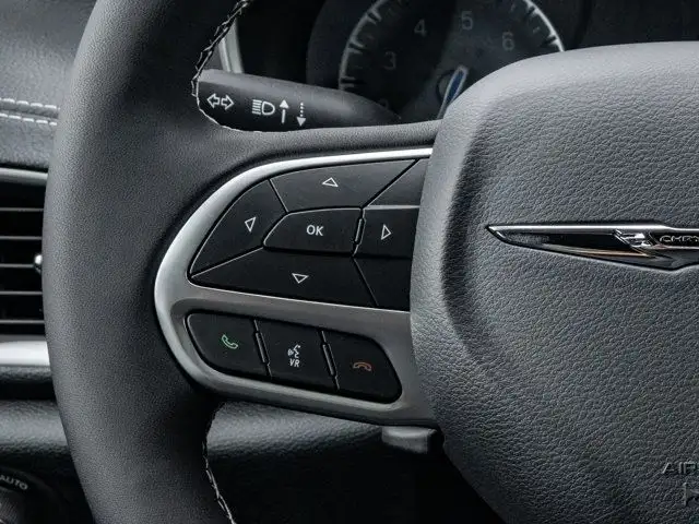 2025 Chrysler Pacifica Select in Cars & Trucks in Barrie - Image 22