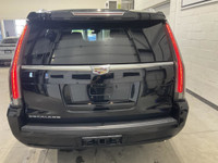 Le Cadillac Escalade ESV 2018 version LUXE**AWD**NAVI**CUIR**TOIT PANO**MAGS**DVD, offert par AutoSt... (image 2)
