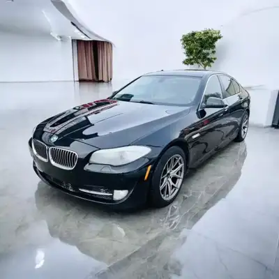 2013 BMW 528i XDrive | $78 par semaines I AWD | Camera | Cuir | Toit Ouvrant | Mags | Sieges Chauffa...