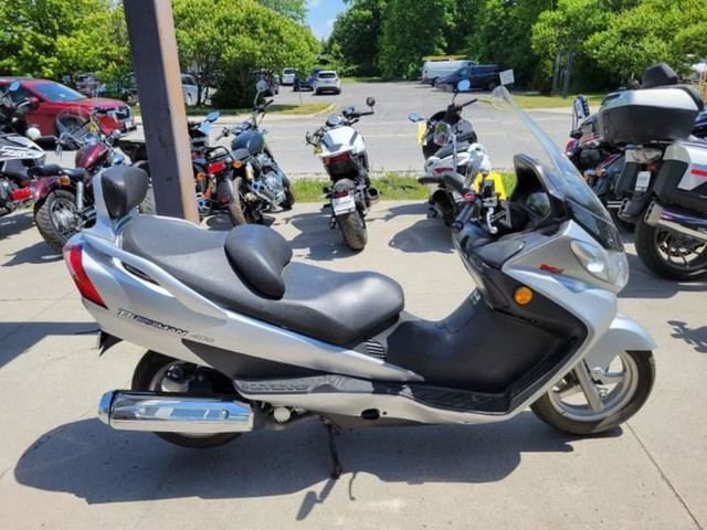2004 SUZUKI BURGMAN 400 in Scooters & Pocket Bikes in Ottawa - Image 2