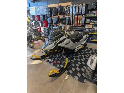 2025 Ski-Doo MXZ BLIZZARD 600R 129 GREY Price includes a $1,000 rebate or 3Y or (1.99%/36mo or 3.99%...
