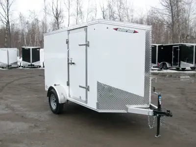 Remorque CARGO neuve 5' x 10' V-nose 1 essieu 3500lb. verin avant 66'' de haut interieur cote colle...