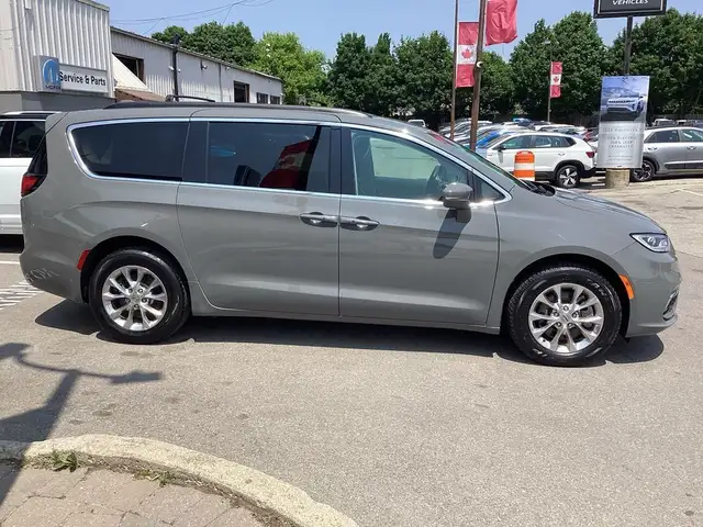 2022 Chrysler Pacifica TOURING L, LEATHER, POWER DOORS, REMOTE S dans Autos et camions dans Région d’Oakville/Halton - Image 9