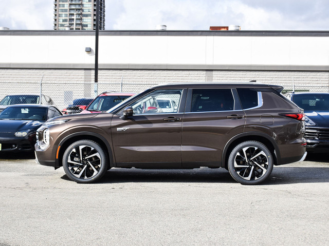 2024 Mitsubishi Outlander PHEV SEL - Panoramic Sunroof, Power Li in Cars & Trucks in Burnaby/New Westminster - Image 2