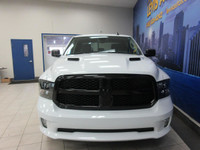 RAM 1500 CLASSIC 2021 EXPRESS NIGHT EDITION V8 5.7 LITRES HEMI 4X4 CREW-CAB BOITE 5.7 PIEDS TOUT ÉQU... (image 3)