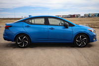 Power Steering,Front Wheel Drive,Front Disc/Rear Drum Brakes,Tires - Front Performance,Aluminum Whee... (image 4)