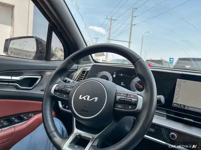 2023 Kia Sportage Plug-In Hybrid SX 1.6L AWD | in Cars & Trucks in Winnipeg - Image 11